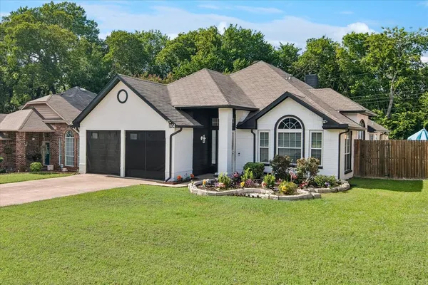 $2,250 | 804 Clover Hill Lane, Cedar Hill, TX 75104