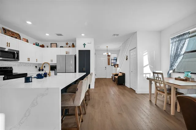 $699,999 | 10966 West 35th Way, Hialeah, FL 33018