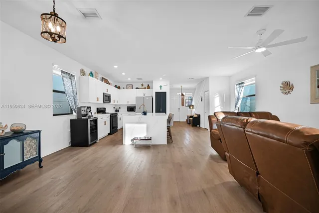 $699,999 | 10966 West 35th Way, Hialeah, FL 33018