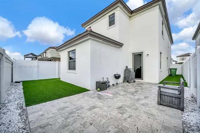 $699,999 | 10966 West 35th Way, Hialeah, FL 33018