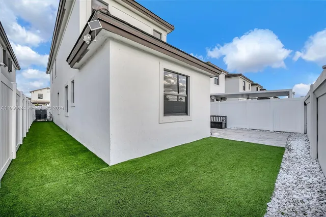 $699,999 | 10966 West 35th Way, Hialeah, FL 33018