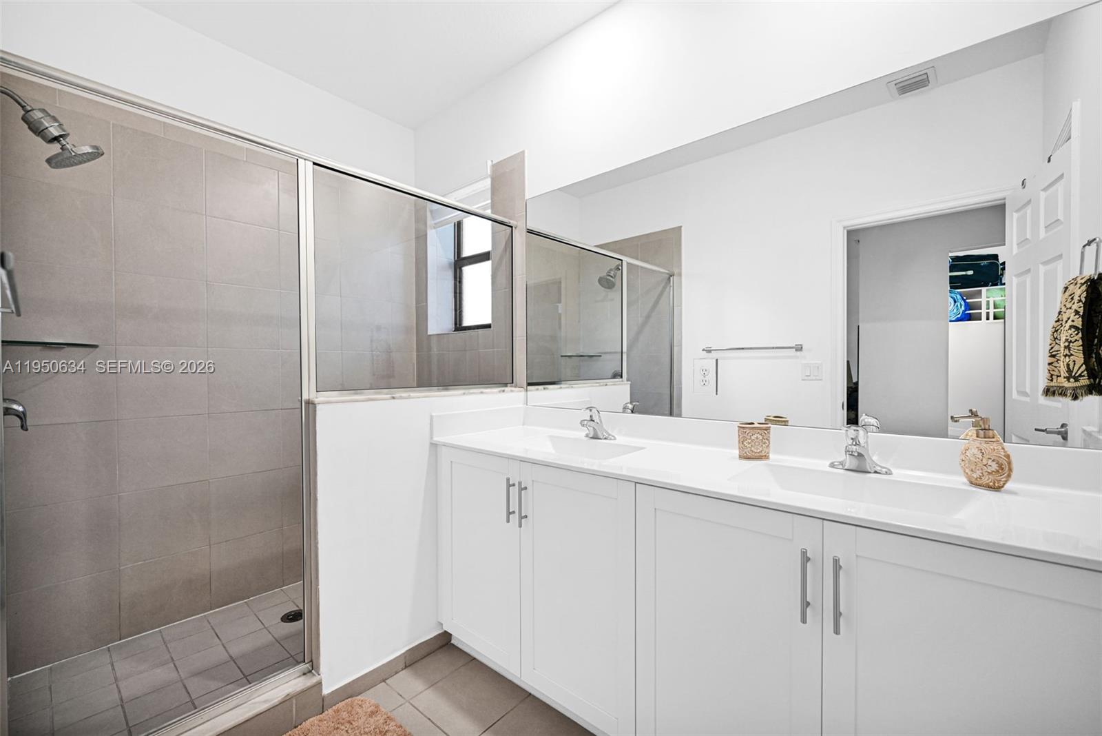 10966 West 35th Way Hialeah, FL 33018 - Photo 29 of 48 Master Bathroom