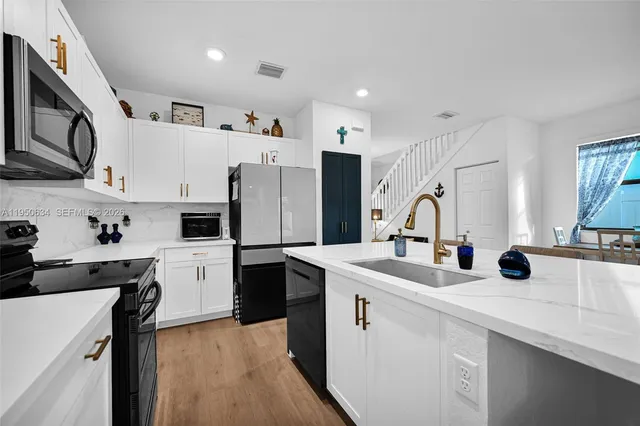 $699,999 | 10966 West 35th Way, Hialeah, FL 33018