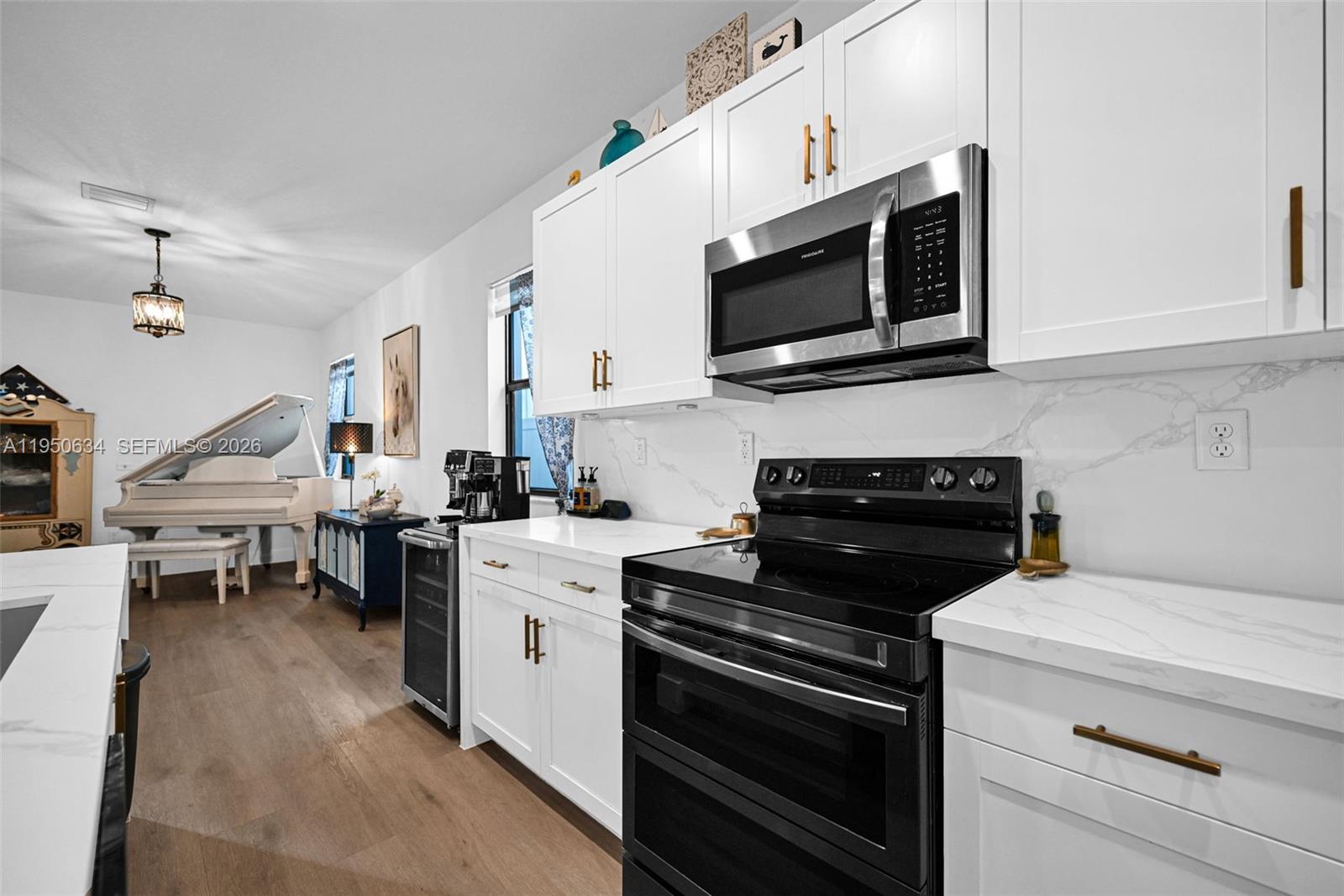 10966 West 35th Way Hialeah, FL 33018 - Photo 6 of 48