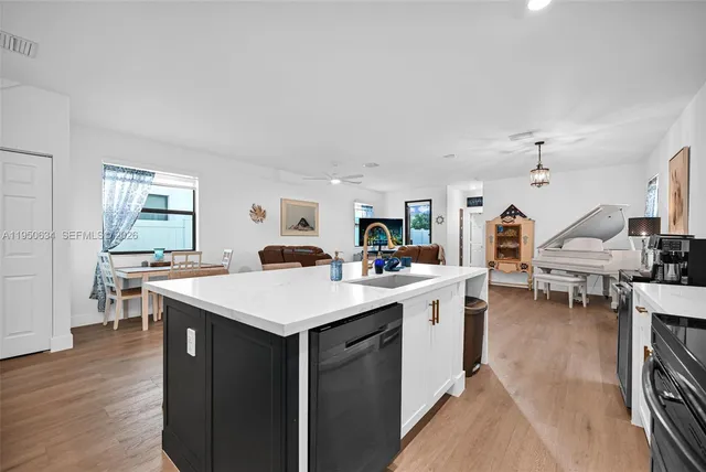 $699,999 | 10966 West 35th Way, Hialeah, FL 33018