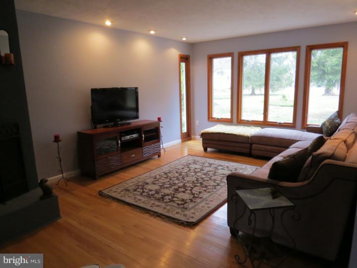 179 Riverside Drive Princeton, NJ 08540 - Photo 5 of 25 Living Room