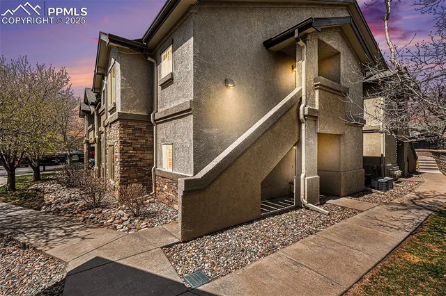 a house view with a outdoor space