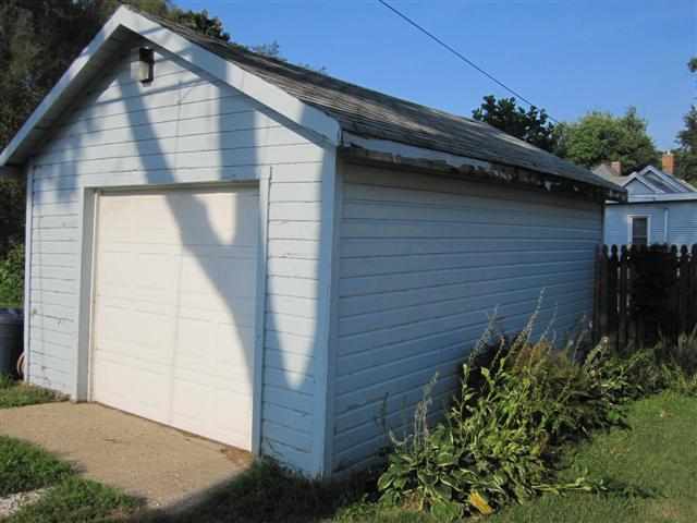 1114 North Sheridan Road Peoria, IL 61606 - Photo 7 of 8 Gallery Image 7
