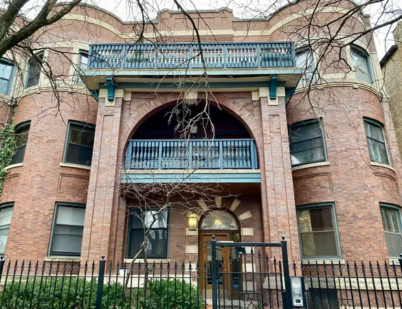 $2,600 | 909 West Gordon Terrace, Unit 1, Chicago, IL 60613
