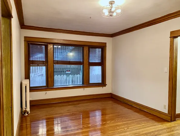 $2,600 | 909 West Gordon Terrace, Unit 1, Chicago, IL 60613