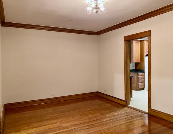 $2,600 | 909 West Gordon Terrace, Unit 1, Chicago, IL 60613