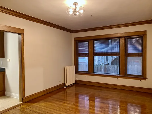 $2,600 | 909 West Gordon Terrace, Unit 1, Chicago, IL 60613