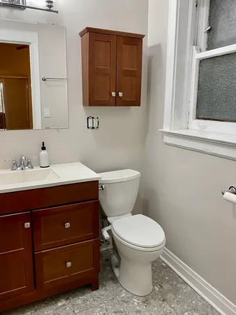 $2,600 | 909 West Gordon Terrace, Unit 1, Chicago, IL 60613