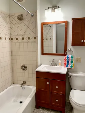$2,600 | 909 West Gordon Terrace, Unit 1, Chicago, IL 60613