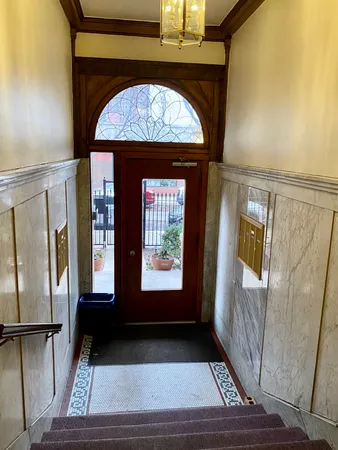 $2,600 | 909 West Gordon Terrace, Unit 1, Chicago, IL 60613