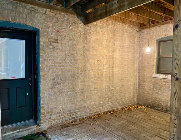 $2,600 | 909 West Gordon Terrace, Unit 1, Chicago, IL 60613