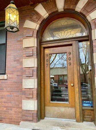 $2,600 | 909 West Gordon Terrace, Unit 1, Chicago, IL 60613