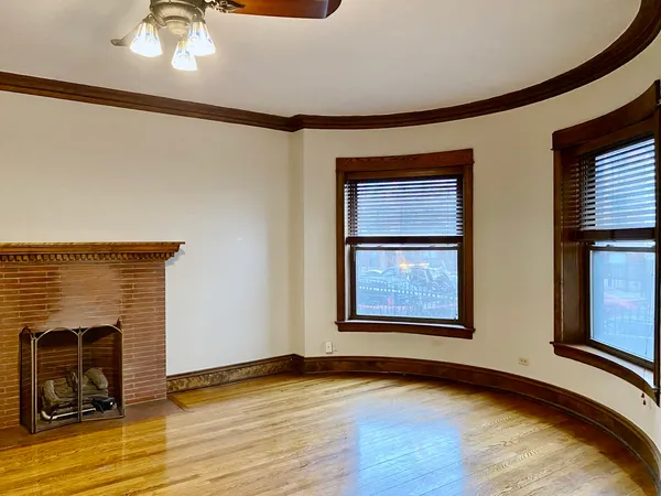 $2,600 | 909 West Gordon Terrace, Unit 1, Chicago, IL 60613