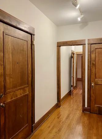 $2,600 | 909 West Gordon Terrace, Unit 1, Chicago, IL 60613