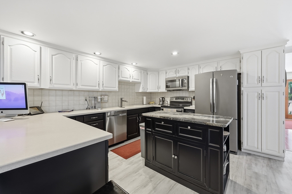 929 Shaker Road, Unit 17 Westfield, MA 01085 - Photo 4 of 32