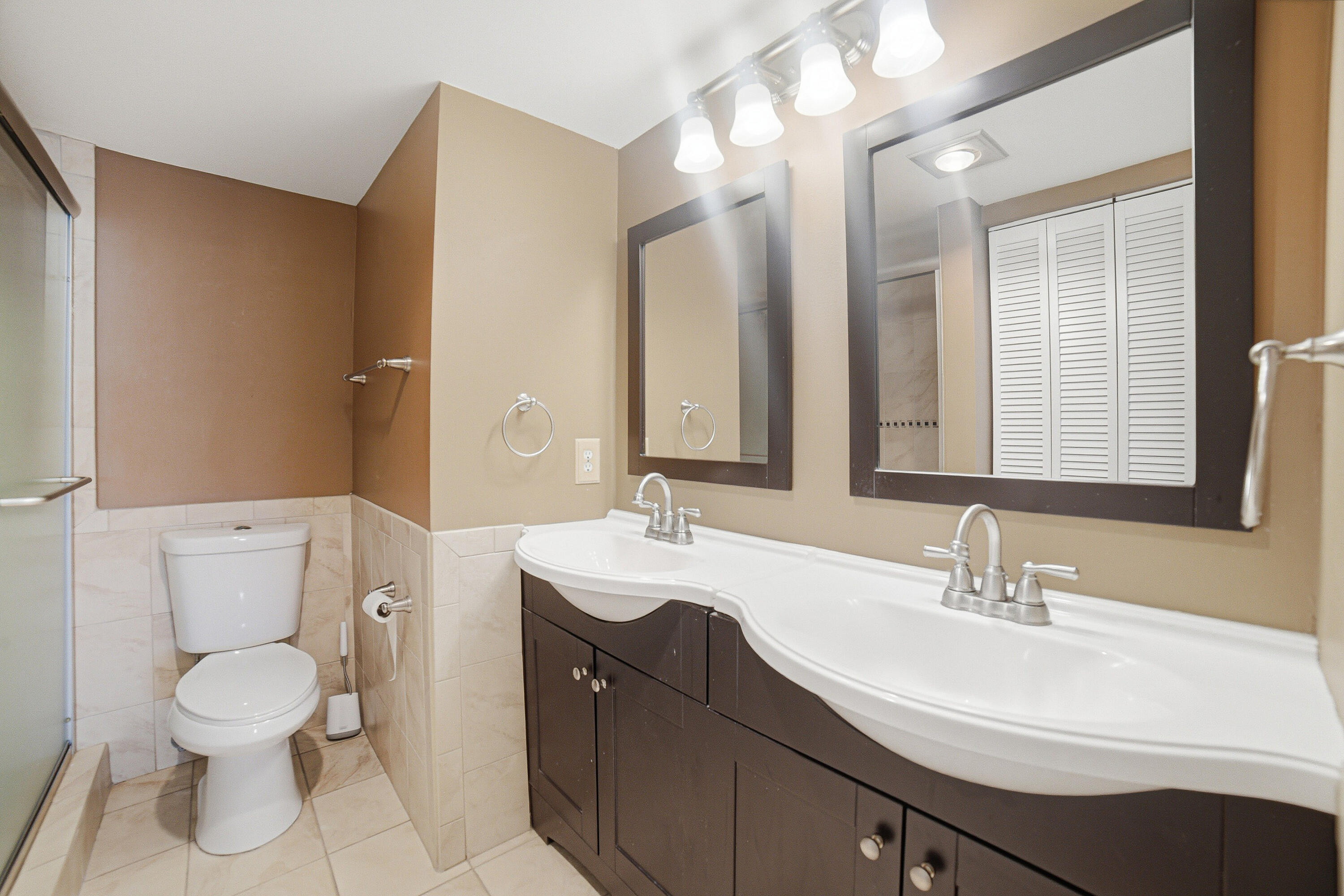 1025 Newcastle B, Unit 1025 Boca Raton, FL 33434 - Photo 21 of 31 Bedroom2-Bathroom