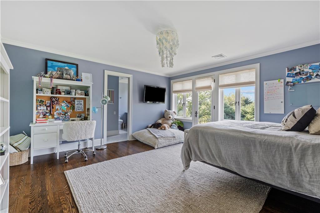 755 Chestnut Road Sewickley, PA 15143 - Photo 20 of 25 Bedroom #3 with ensuite full bathroom and walk in closet.