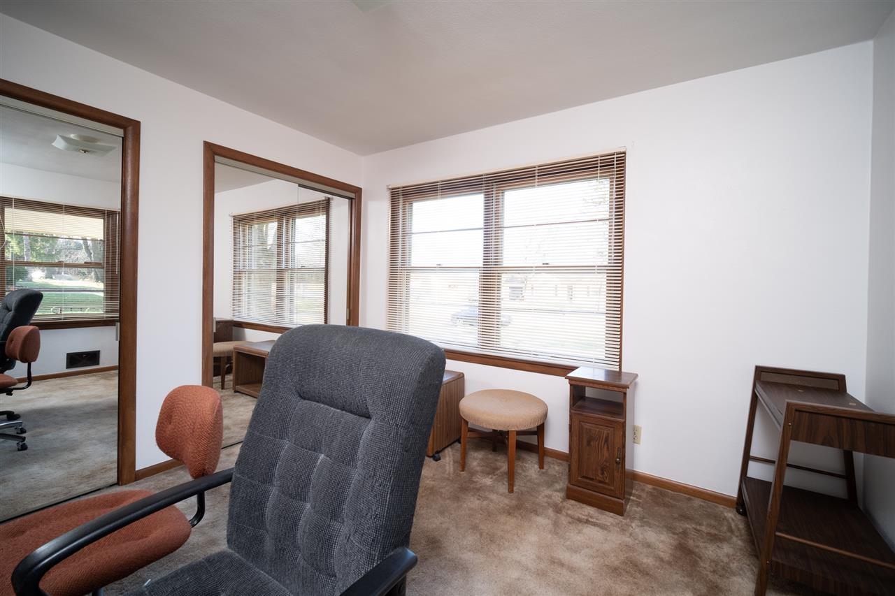 4228 Pinecrest Road Rockford, IL 61107 - Photo 23 of 30 a living room with furniture and a window