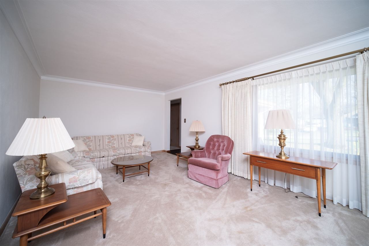 4228 Pinecrest Road Rockford, IL 61107 - Photo 6 of 30 a living room with furniture and a window