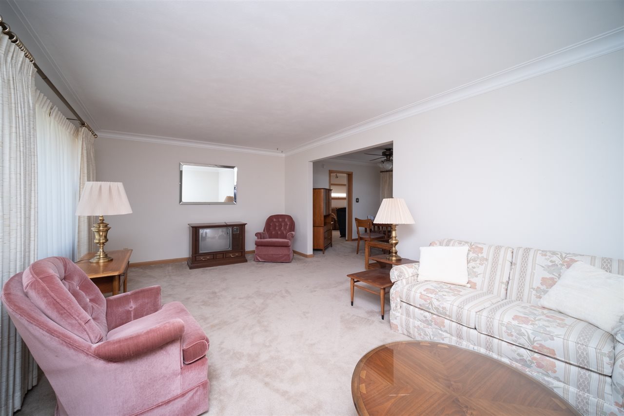 4228 Pinecrest Road Rockford, IL 61107 - Photo 7 of 30 a living room with furniture and a lamp