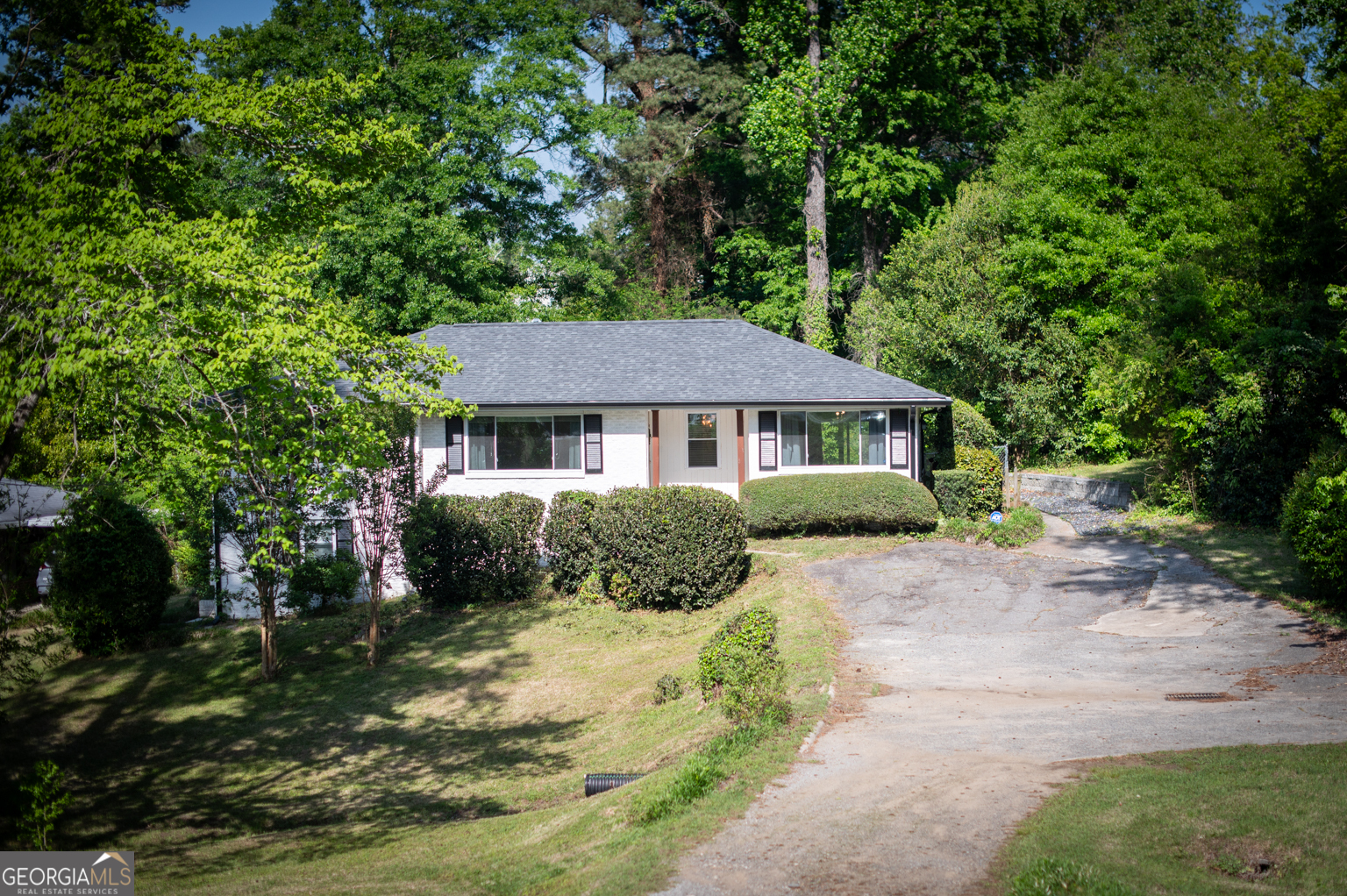 545 Forest Hill Road Macon, GA 31210 - Photo 10 of 63 a front view of a house with a garden