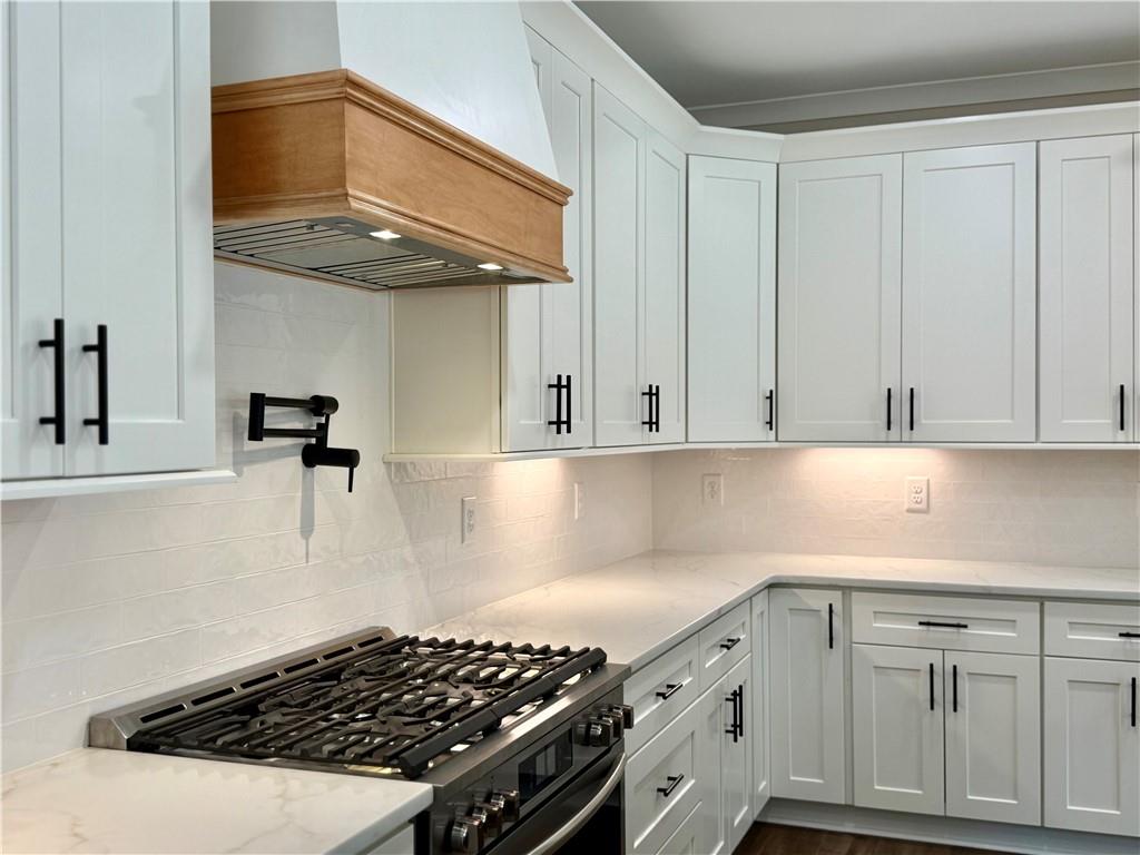 141 Palisade Drive Rydal, GA 30171 - Photo 19 of 50 a kitchen with granite countertop a stove and a sink