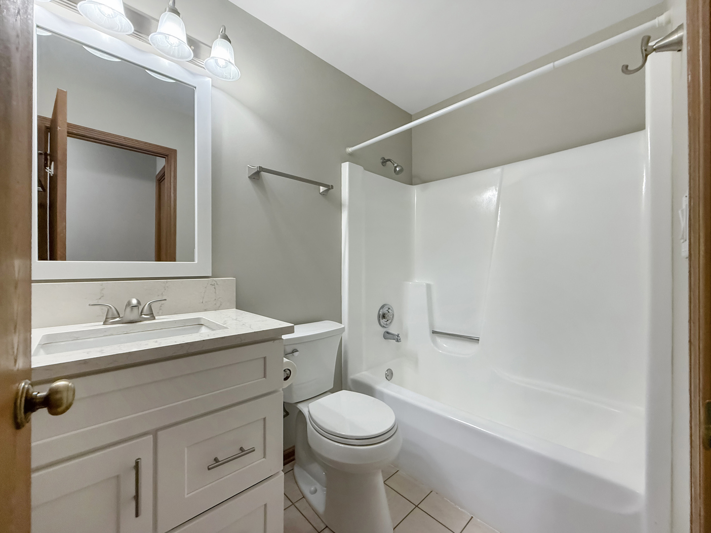 139 Spuhler Drive, Unit 139 Batavia, IL 60510 - Photo 12 of 12 a bathroom with a toilet a sink and a bathtub