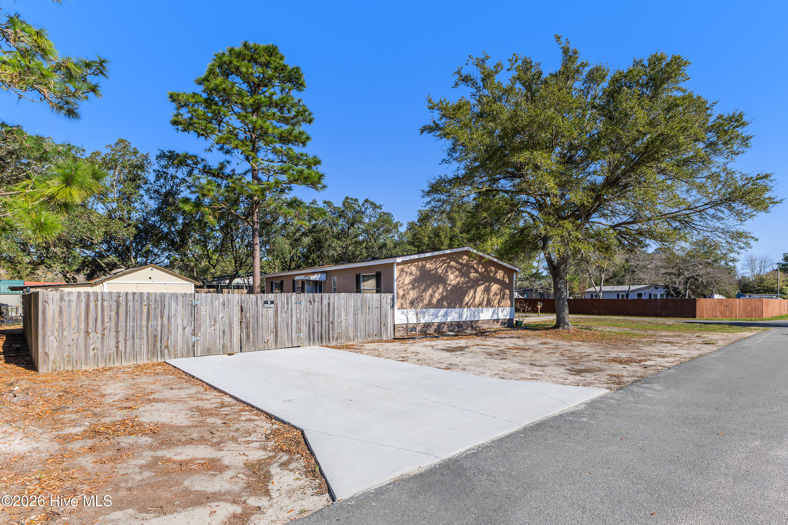 4690 Port Loop Road Southeast Southport, NC 28461 - Photo 3 of 41 4690 Port Loop-38