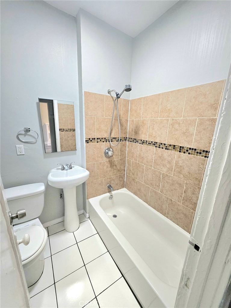 1495 Cedar Avenue Long Beach, CA 90813 - Photo 27 of 34 a bathroom with a sink toilet and shower