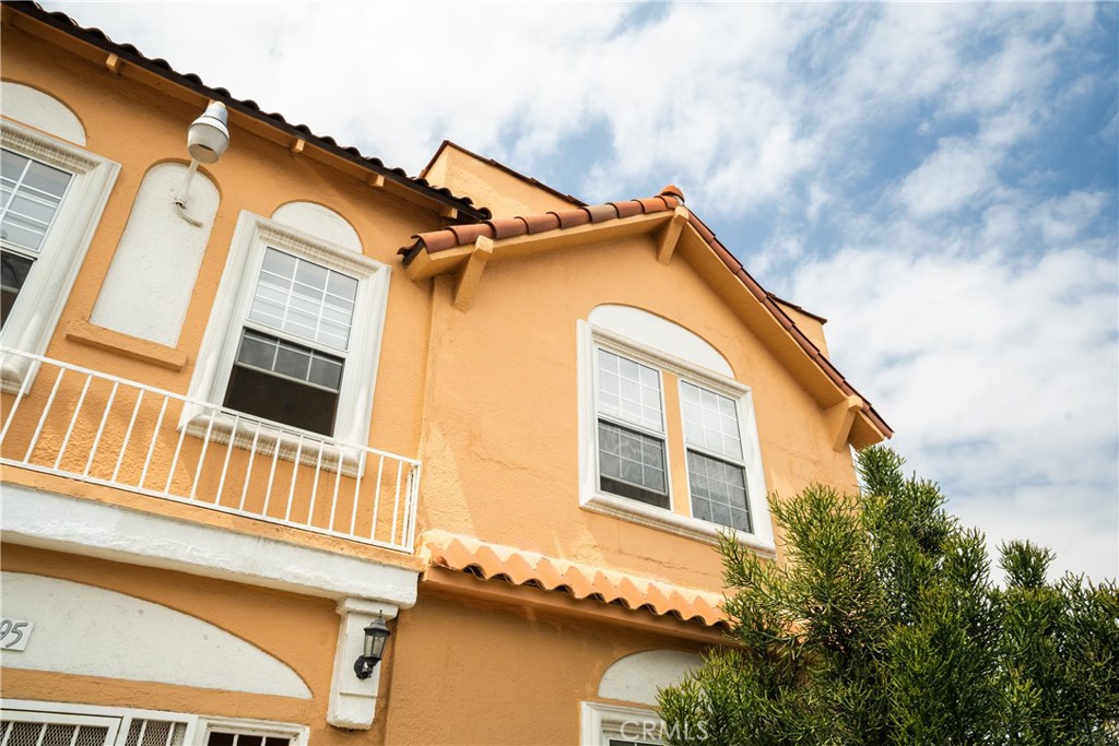 1495 Cedar Avenue Long Beach, CA 90813 - Photo 10 of 34 a backyard of a house