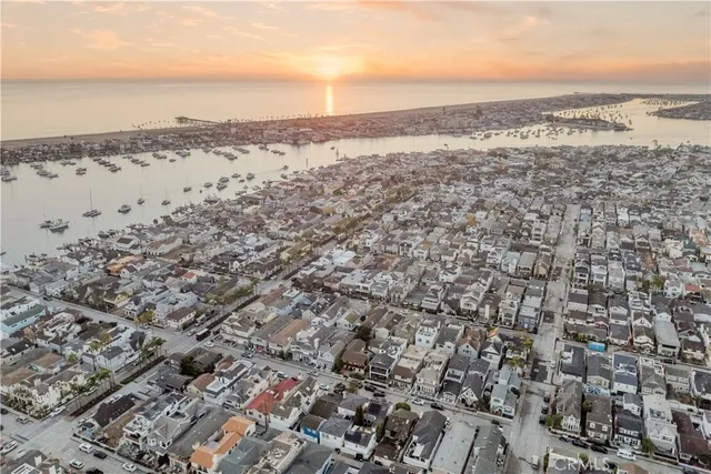 $3,625,000 | 220 Apolena Avenue, Newport Beach, CA 92662