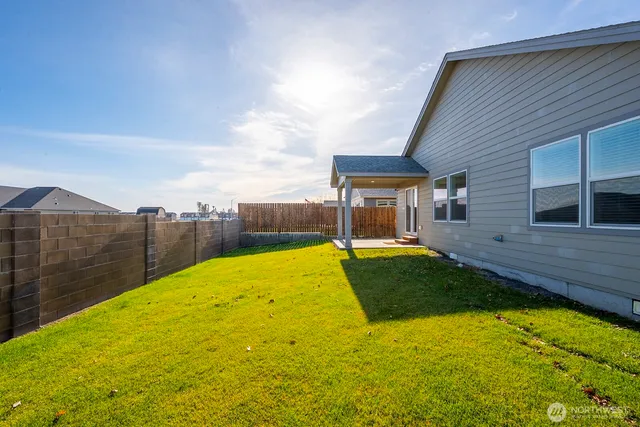 a view of a house with a backyard