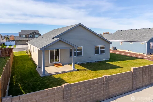 a view of a house with swimming pool and a yard