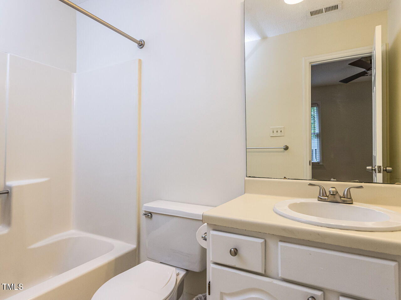 4646 Fawnbrook Circle Raleigh, NC 27612 - Photo 17 of 31 017-1280x960-bathroom