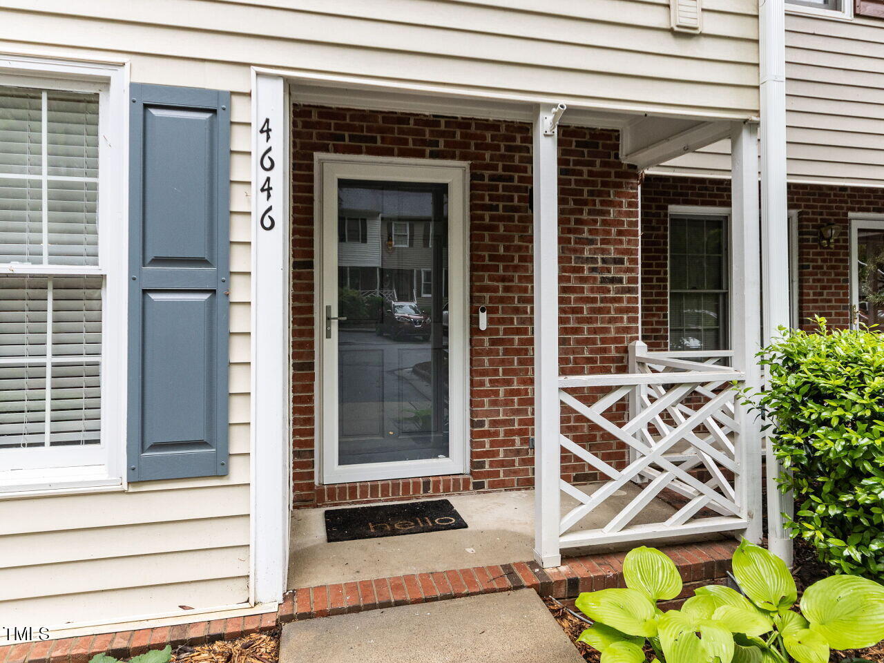 003-1280x960-front-entry