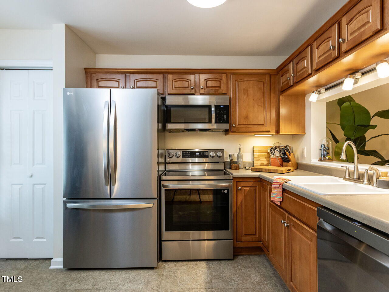 004-1280x960-kitchen