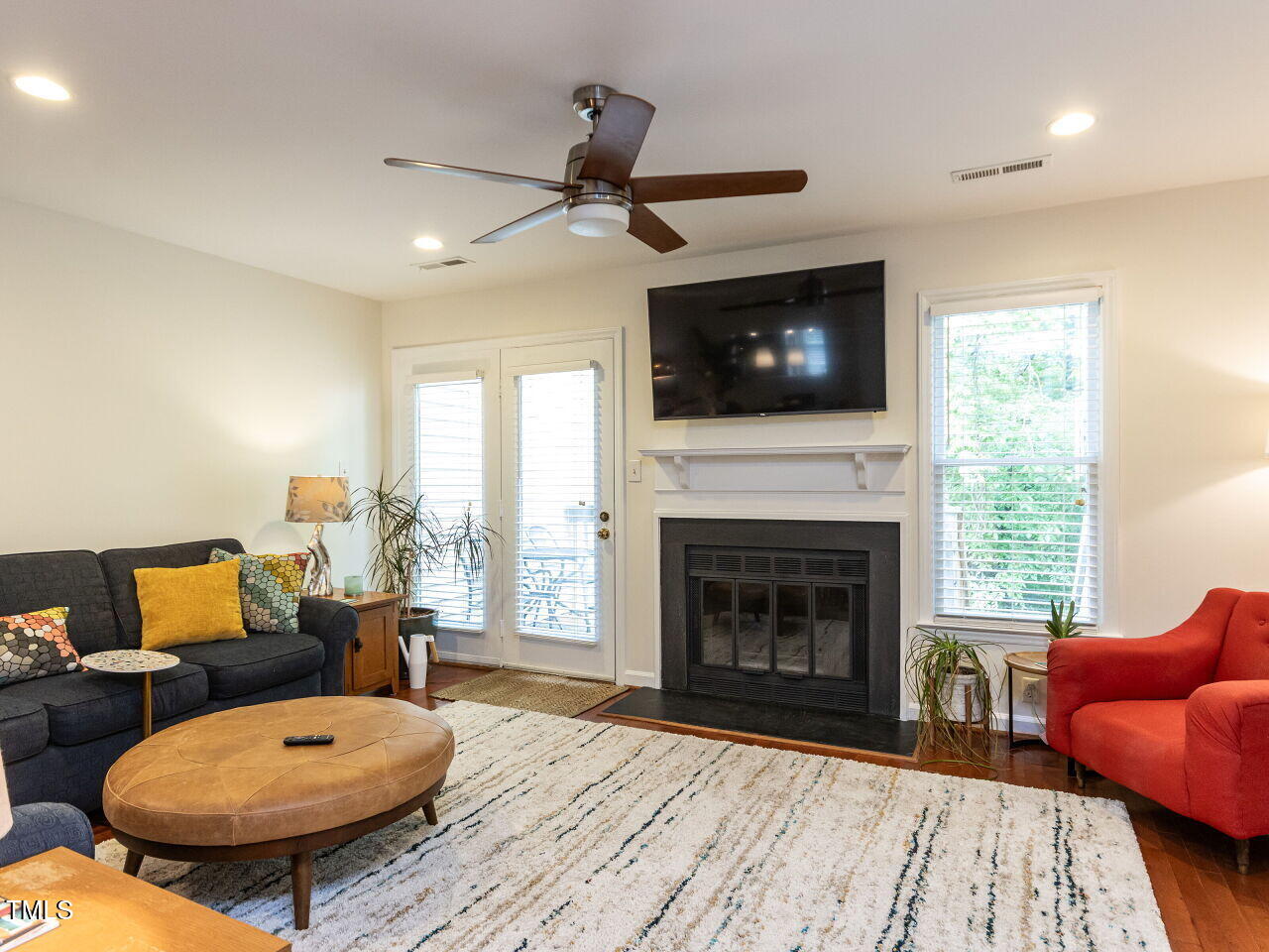 4646 Fawnbrook Circle Raleigh, NC 27612 - Photo 9 of 31 009-1280x960-living-room