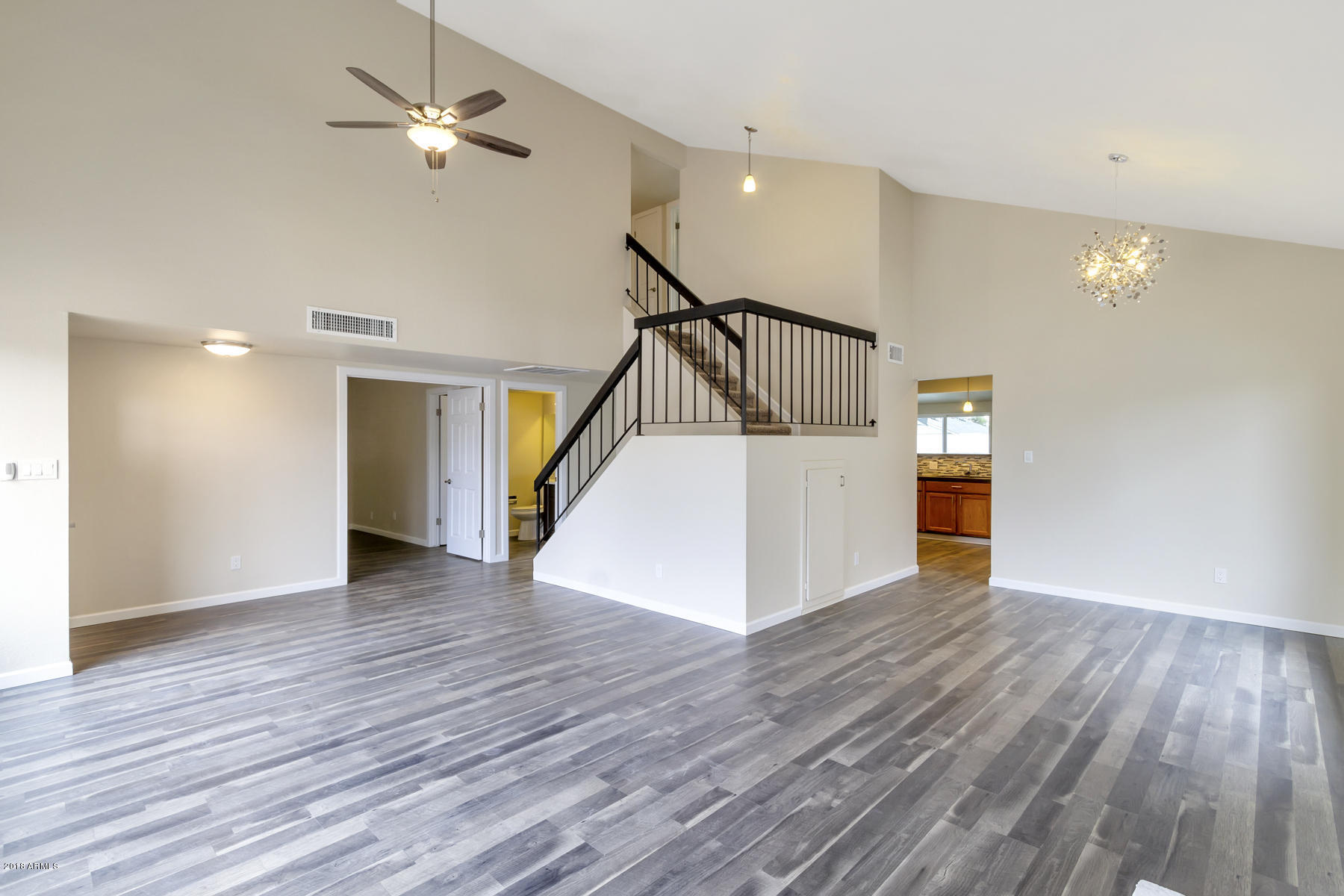 2349 West Kathleen Road Phoenix, AZ 85023 - Photo 4 of 23 dining & living