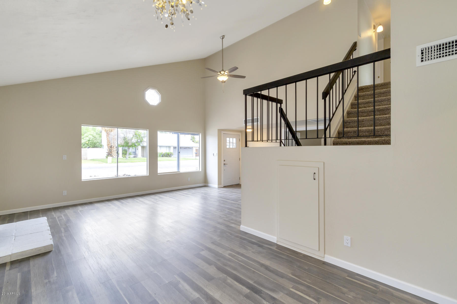 2349 West Kathleen Road Phoenix, AZ 85023 - Photo 5 of 23 dining & living