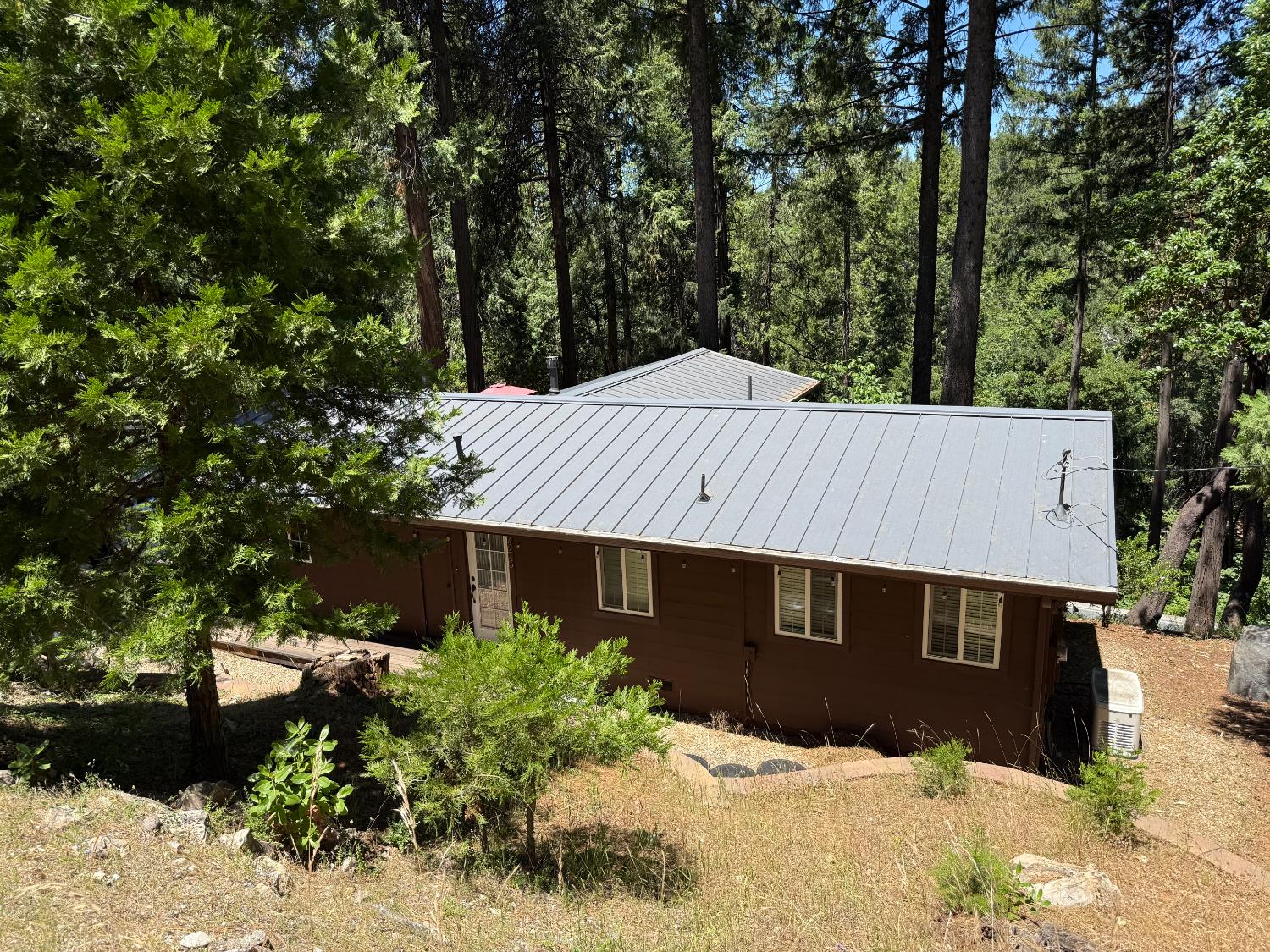 23445 Robin Road Pioneer, CA 95666 - Photo 37 of 54