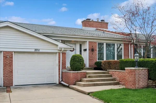 $379,000 | 2711 Bel Aire Drive, Arlington Heights, IL 60004