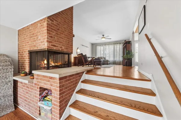$379,000 | 2711 Bel Aire Drive, Arlington Heights, IL 60004