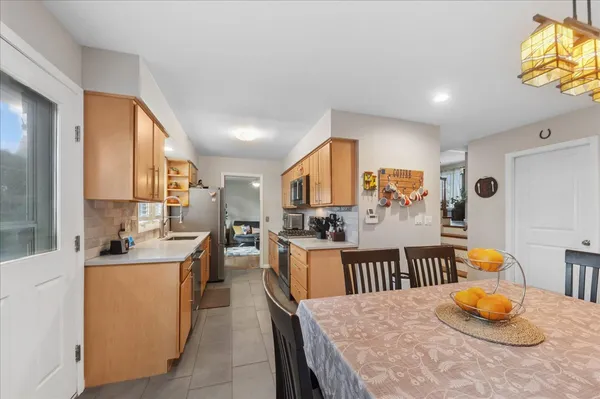 $379,000 | 2711 Bel Aire Drive, Arlington Heights, IL 60004