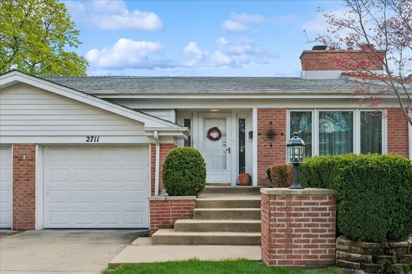 $379,000 | 2711 Bel Aire Drive, Arlington Heights, IL 60004
