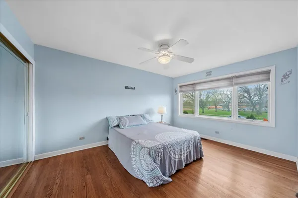 $379,000 | 2711 Bel Aire Drive, Arlington Heights, IL 60004